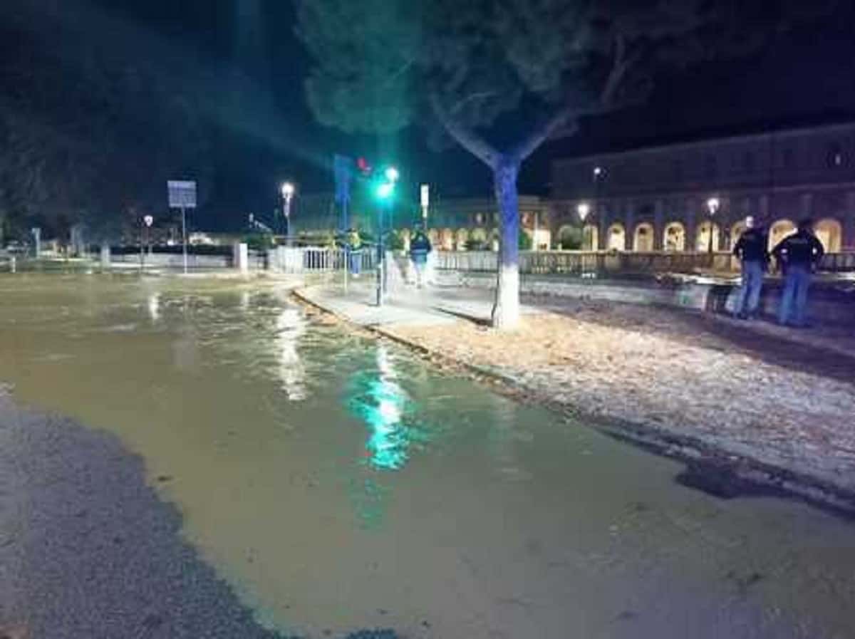 Maltempo Marche, tre delle quattro vittime di Pianello di Ostra morte per mettere in salvo le auto nei garage