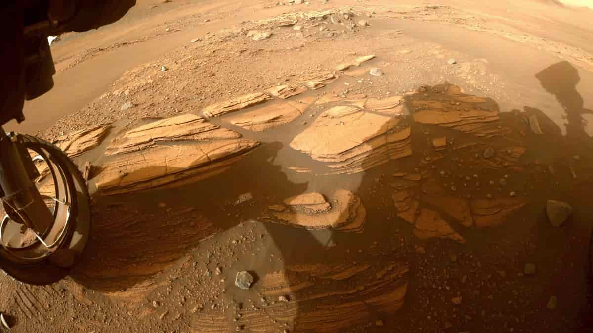 Marte, il rover Perseverance trova rocce con molecole organiche: "Una possibile firma di vita"