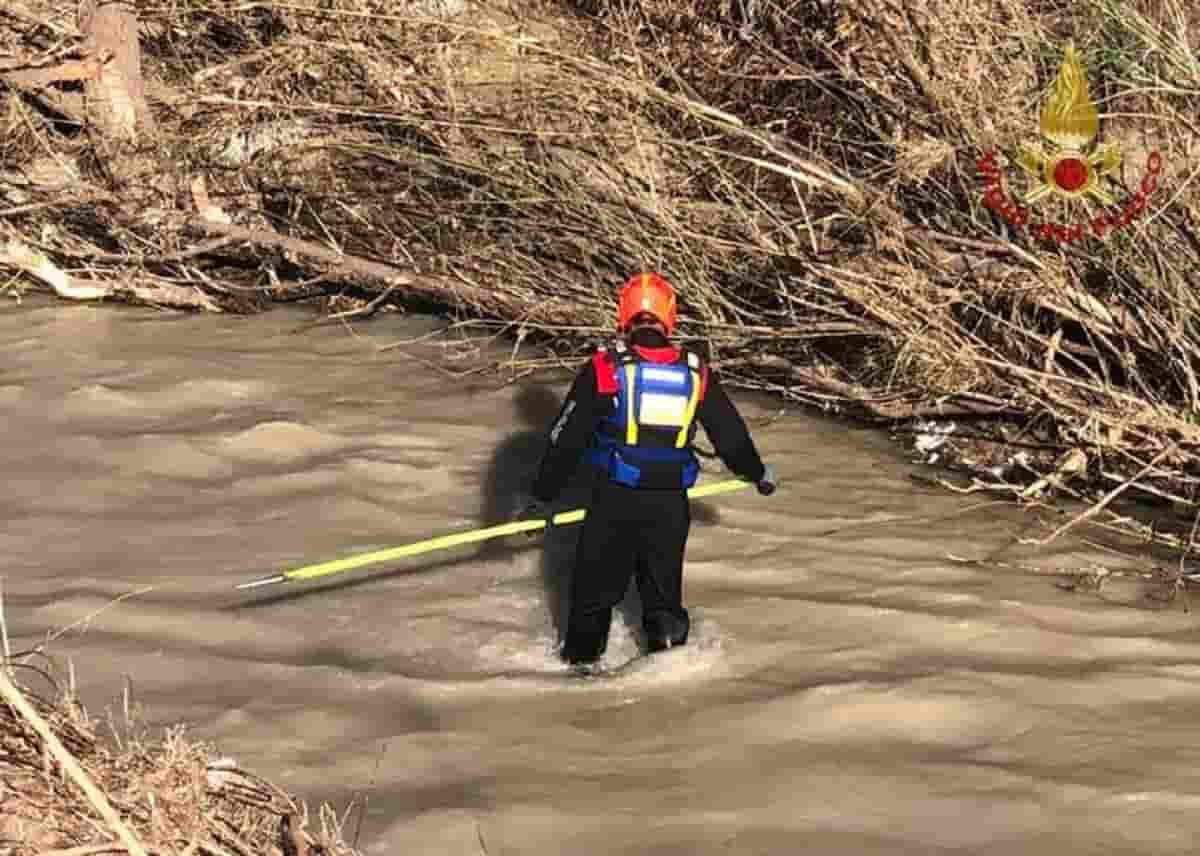 Alluvione nelle Marche, lo zainetto di Mattia ritrovato a 8 km dal punto in cui è stato travolto dall'acqua