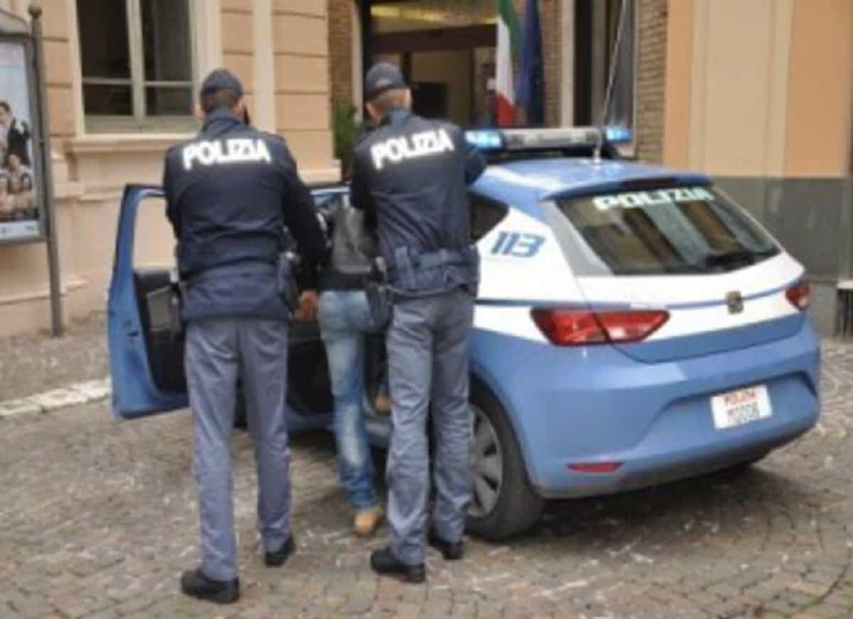 Napoli-Liverpool, bloccati e identificati cinque tifosi inglesi dopo gli scontri in via Marina