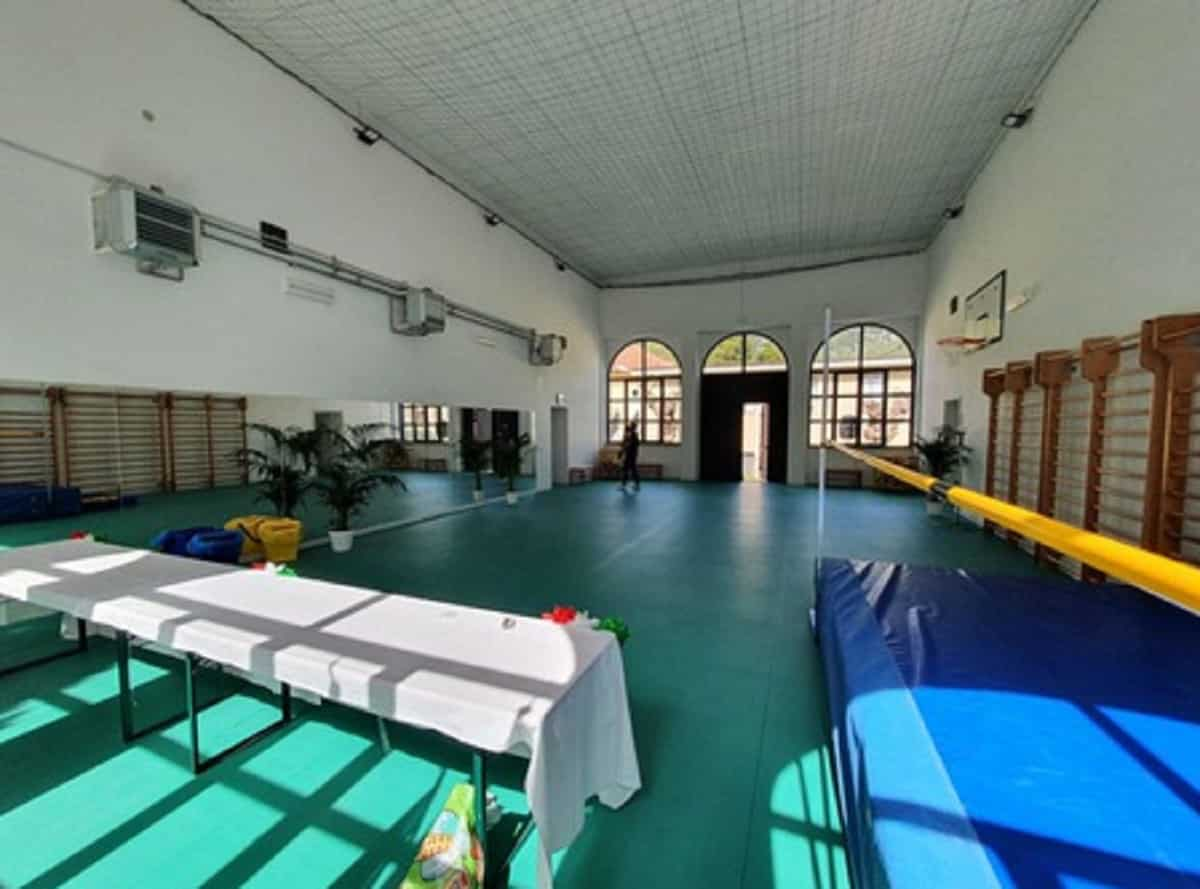 Pisa, ginnastica militare in palestra scuola. I docenti contrari: "Lontano dai nostri valori"