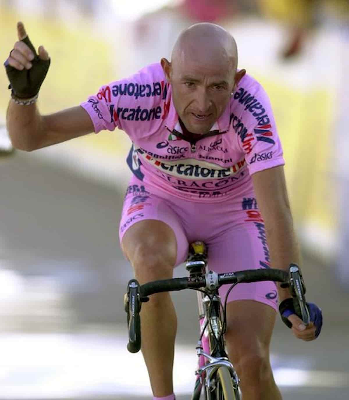“Memorial Pantani”, si corre oggi, sabato 17, per ricordare il campione: ma resta il mistero Pantani