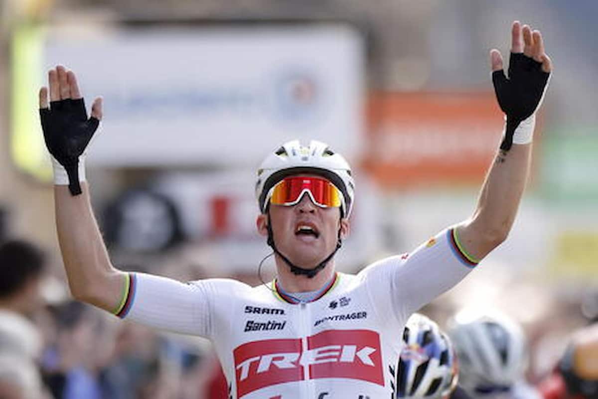 Vuelta, il danese Pedersen cala il tris a Talavera de la Reina, sprint sontuoso: Evenepoel sempre in maglia rossa