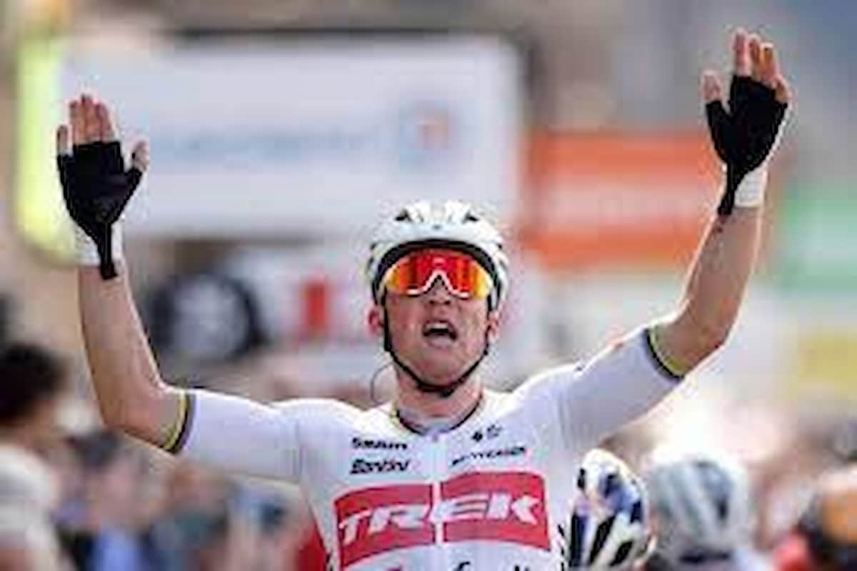 Vuelta, il danese Mads Pedersen ha vinto in volata la tappa andalusa di Montilla, Evenepoel sempre in maglia rossa