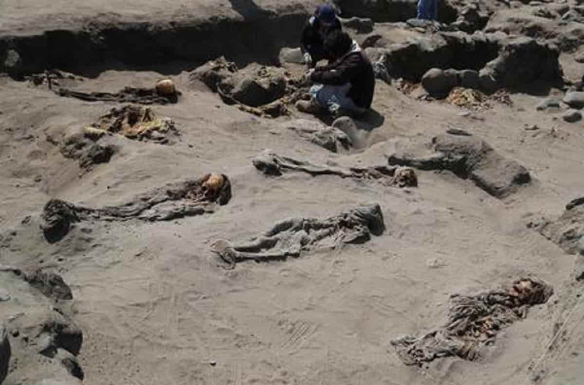 Perù, trovate 76 tombe di bambini sacrificati 1.000 anni fa durante la civiltà Chimú