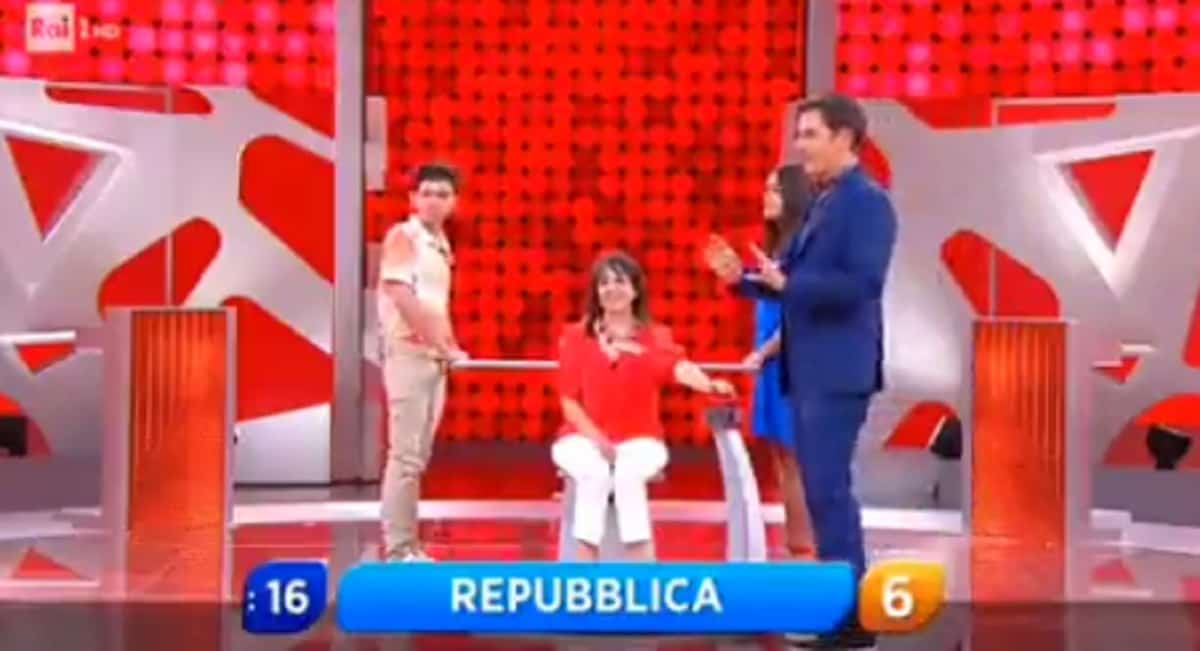 Reazione a Catena, concorrente indovina "repubblica" nel momento esatto in cui muore la Regina Elisabetta