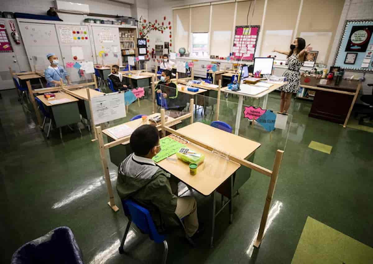 “Docente esperto” voluto da Bruxelles, è bufera: una riforma abilitante in cambio dei miliardi del Next Generation Ue. Chi rema contro gli assegni europei?