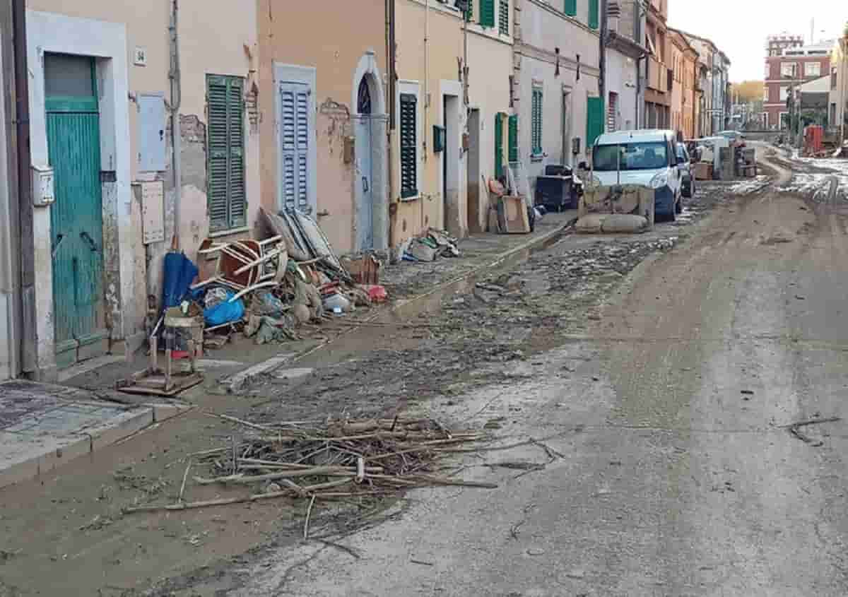 Maltempo, l'ordinanza del sindaco di Senigallia: "State a casa e salite ai piani superiori"
