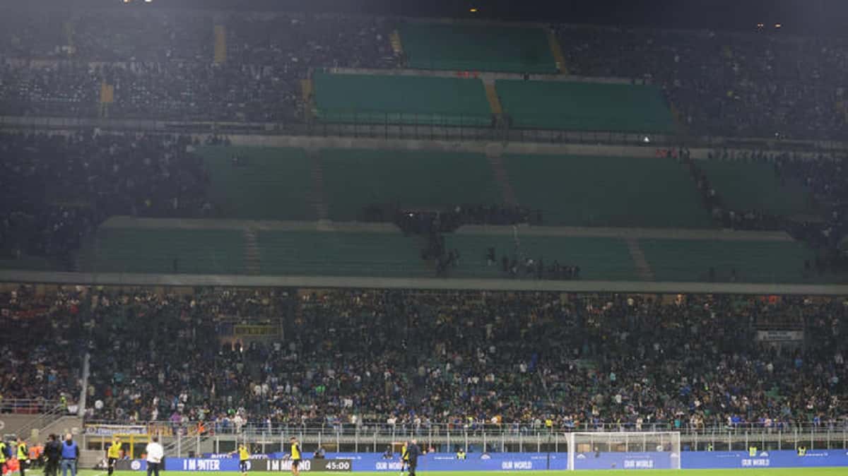 San Siro: squadristi della Curva impongono omaggio di massa a un criminale