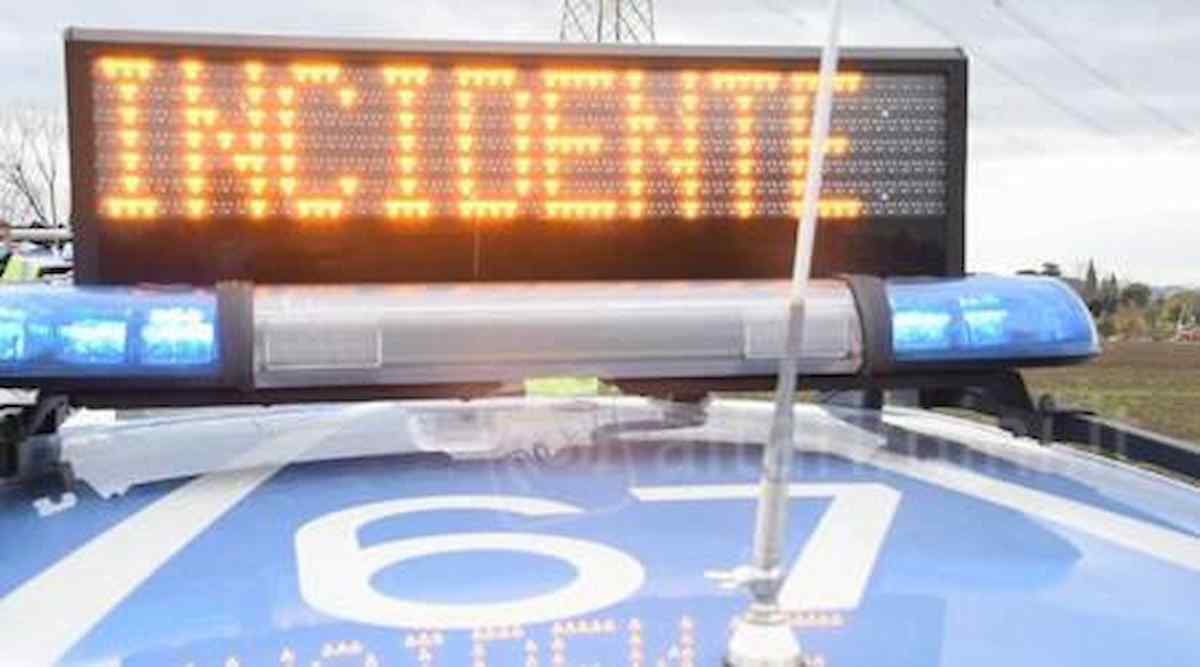 Incidente Cesena, auto si cappotta sulla E45: morti marito e moglie, il figlio ferito in modo grave