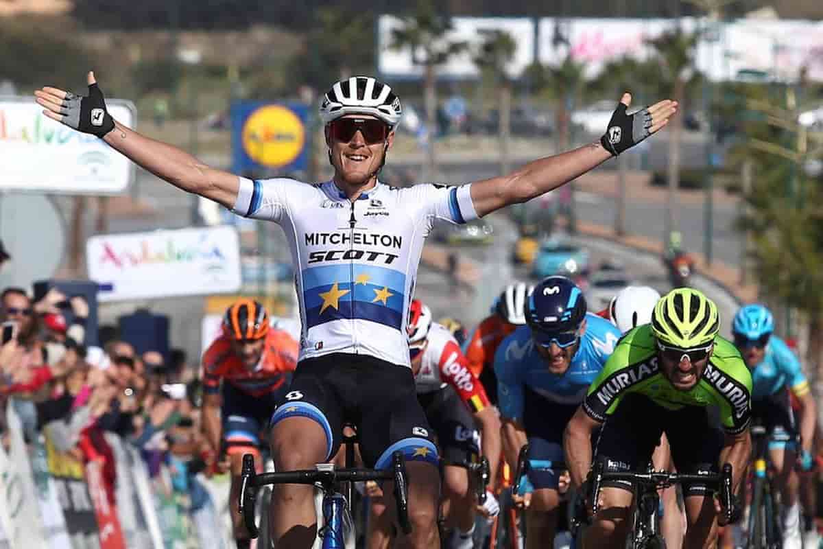 Ciclismo, Giro del Veneto, Matteo Trentin vince con uno sprint esplosivo sul traguardo di Vicenza, gara perfetta