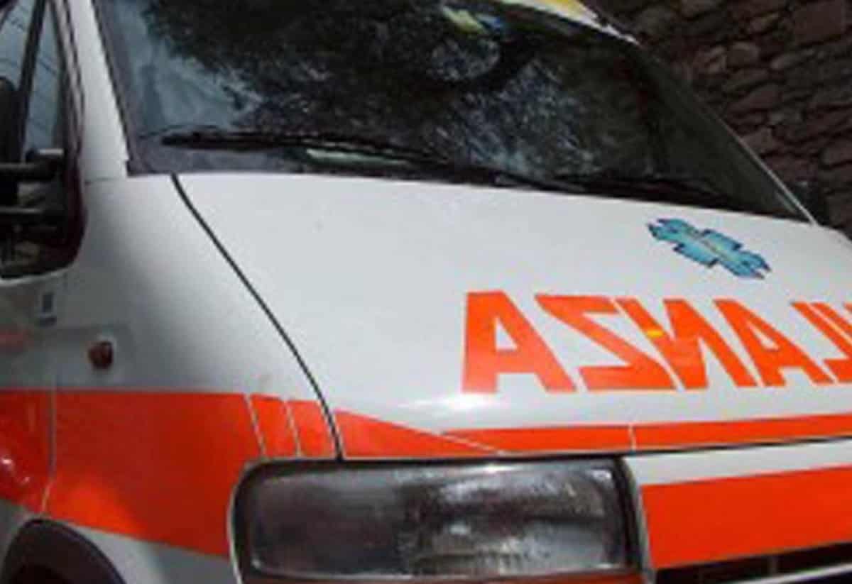 Scontro tra auto e trattore su strada provinciale tra Taurisano a Casarano (Lecce): morto 48enne, ferite moglie e figlie
