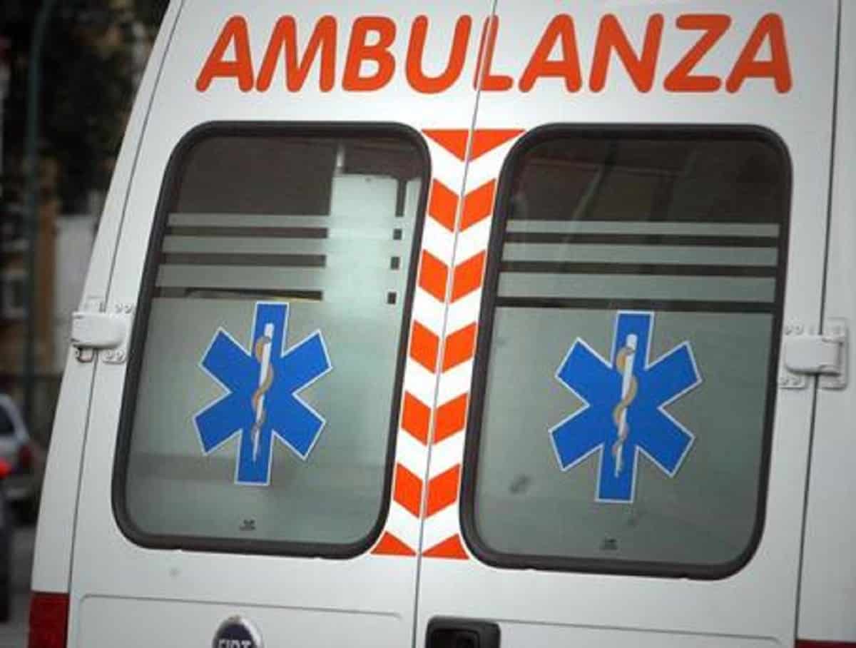 Scontro tra furgone e camion strada statale 16 tra San Severo e Chieuti: tre morti