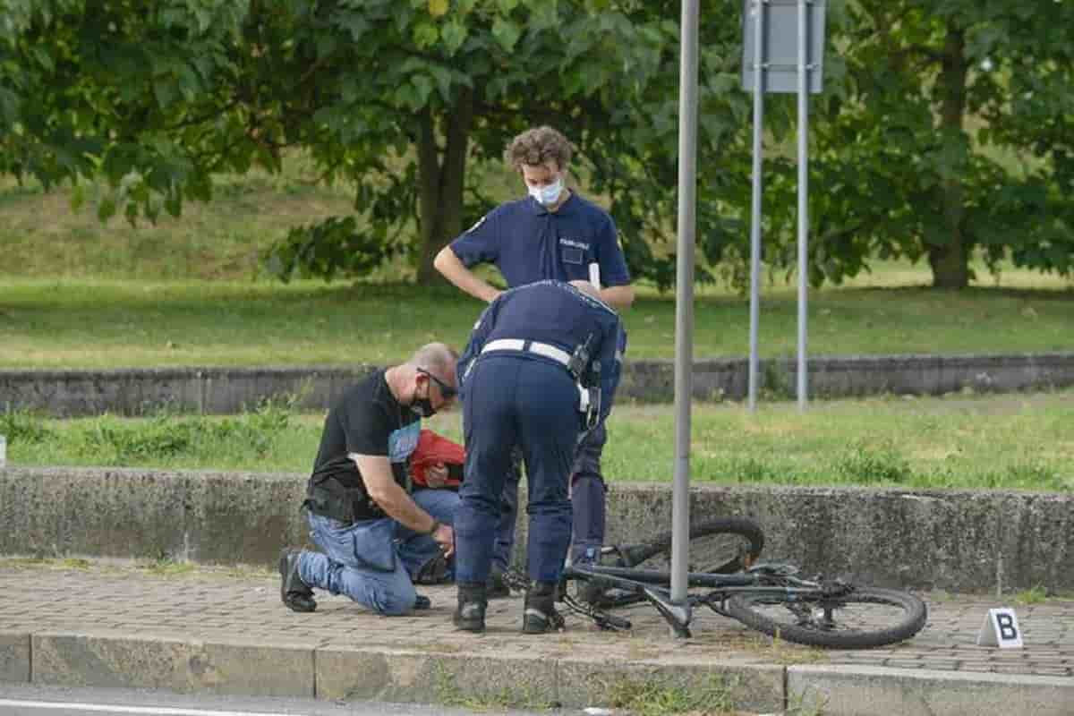 Ciclista travolto da un'anziana in auto: morto dopo mezza giornata di agonia