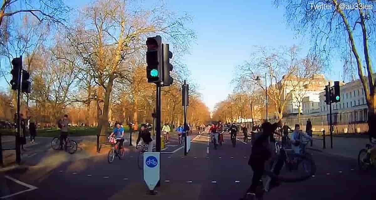 Bicicletta che uccide, emergenza sicurezza: morti 229 ciclisti in un anno, Codice da riformare, boom di ciclabili