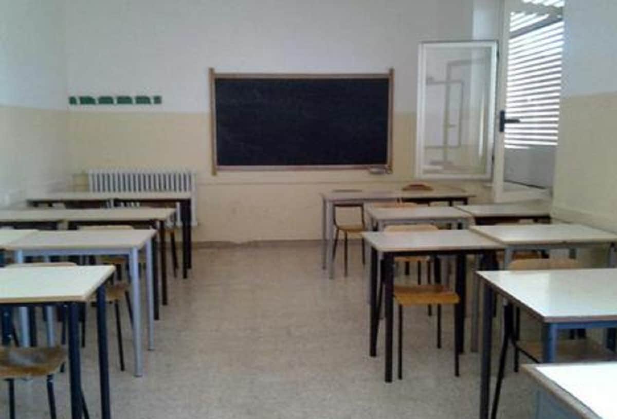 Pavia, 14enne picchiato in classe: puniti anche i compagni che non sono intervenuti per difenderlo