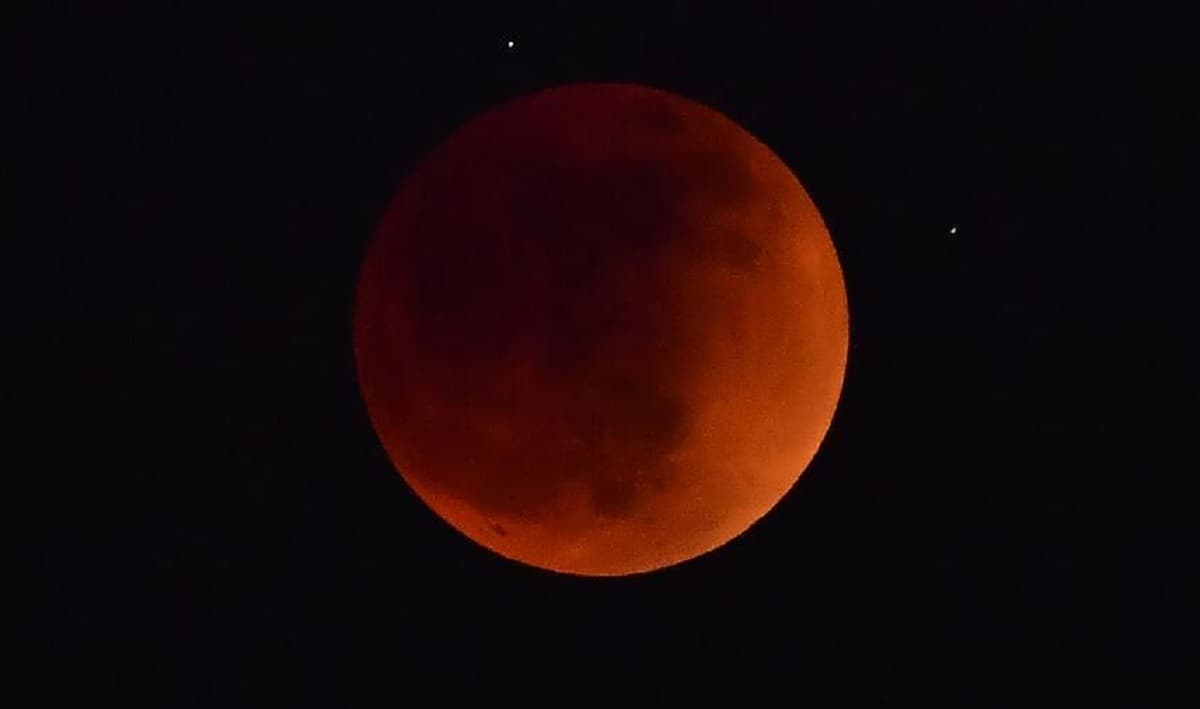 Eclissi di Luna 8 novembre: non sarà visibile dall'Italia. La diretta del Virtual Telescope Project