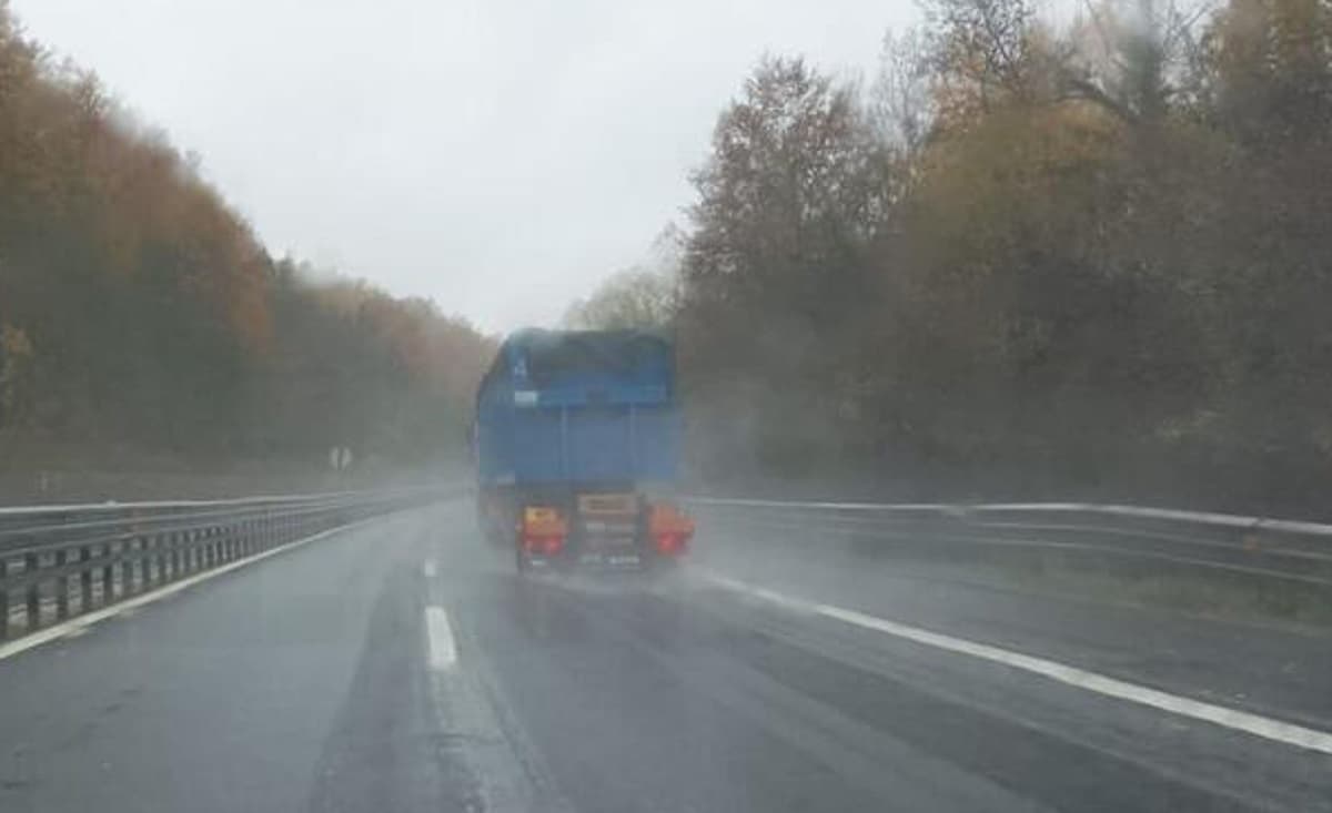 Maltempo, sulla A13 Bologna-Padova chiusa la corsia di marcia tra Occhiobello e Rovigo Sud