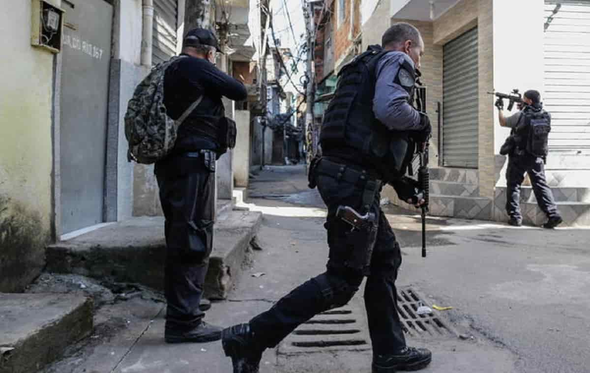 Brasile, sparatoria in due scuole di Aracruz: almeno 3 morti. E' caccia all'uomo