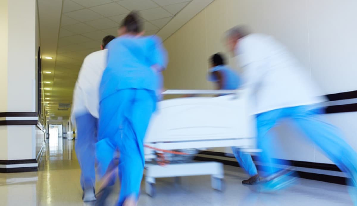 Ristoratore ha un malore e muore dopo che uno straniero ha provato a derubarlo