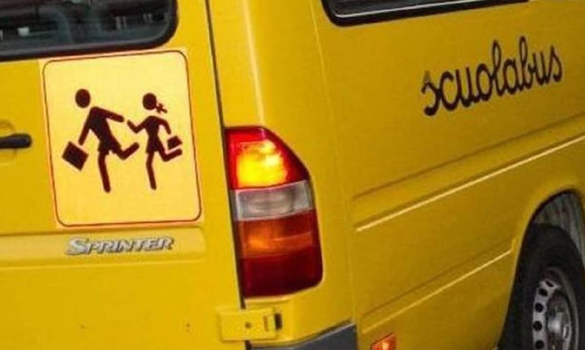 Il sindaco di Paderno Ponchielli (Cremona) si paga la patente per guidare lo scuolabus