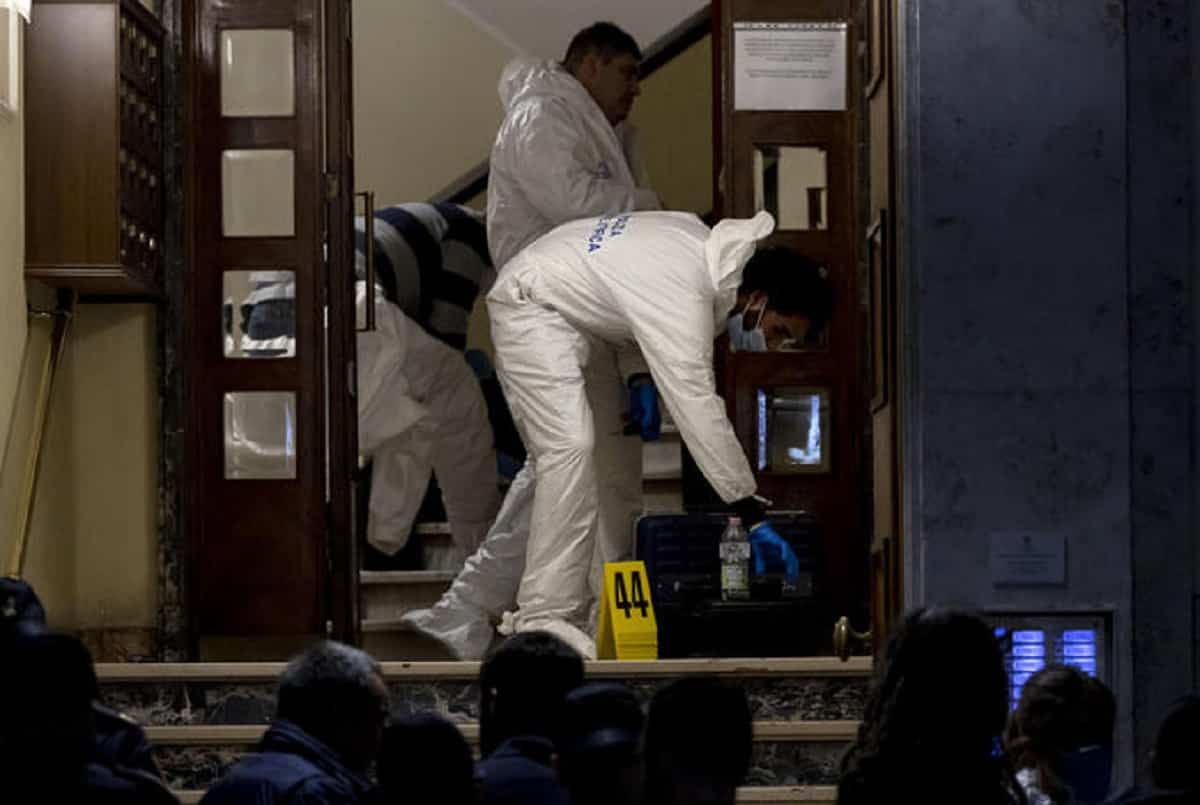 Il serial killer di Prati ha un volto. Le immagini riprese dalle telecamere di sicurezza