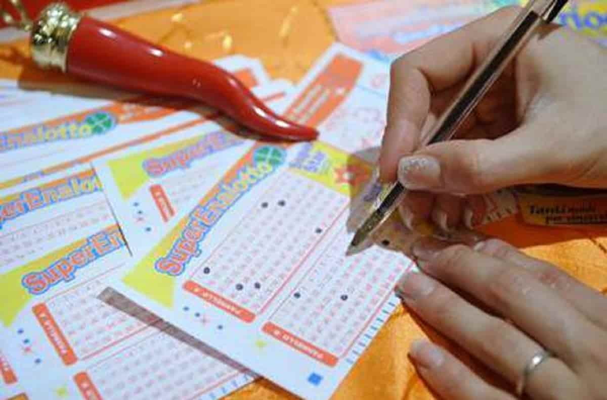 Superenalotto da record, jackpot da 301 milioni: รจ il montepremi piรน alto mai visto in Europa