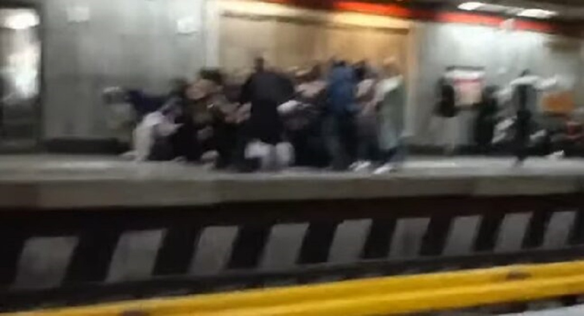 Polizia spara metro Teheran, punto. Mica Londra, New York, Tokyo, Pechino, Parigi...