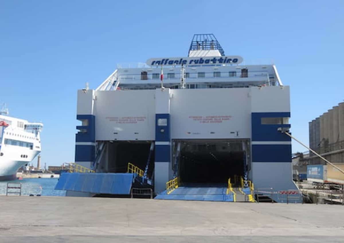 Ragazza scomparsa dal traghetto per Palermo, l'ultimo messaggio mai inviato a fidanzato: "Addio, ti amo"