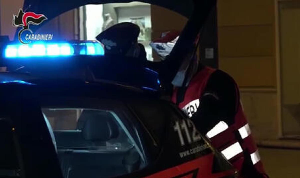 "Vieni da me e facciamo sesso", picchiato e rapinato a Trapani. Denunciato un 24enne