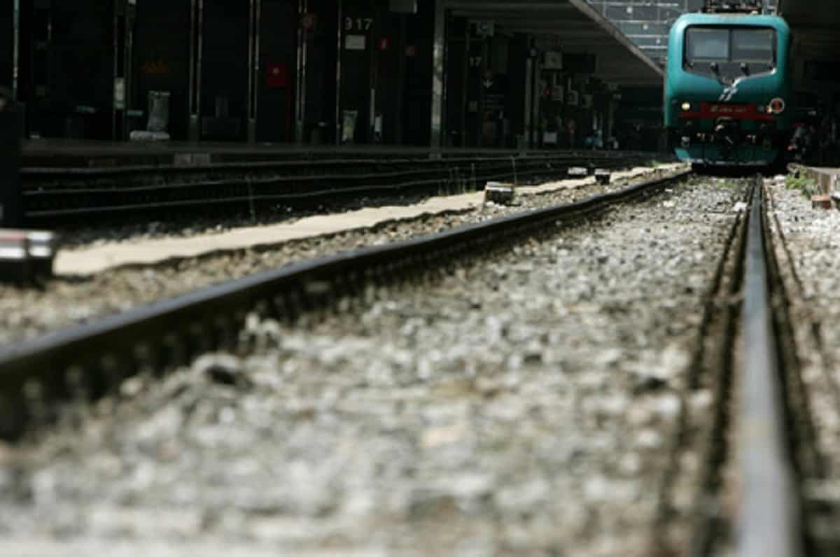 Melegnano, ventenne investito e ucciso da un treno sulla Linea Milano-Bologna