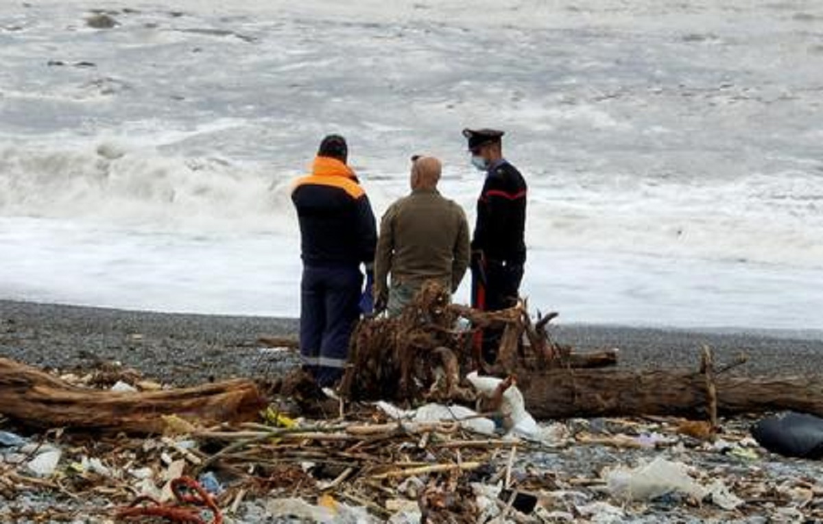 Il mistero dei cadaveri dal mare: due corpi in decomposizione trovati in pochi giorni