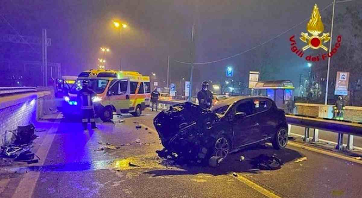 Vigilia di sangue a Mestre, auto contro un muro: morti due 25enni, altri 2 feriti gravi