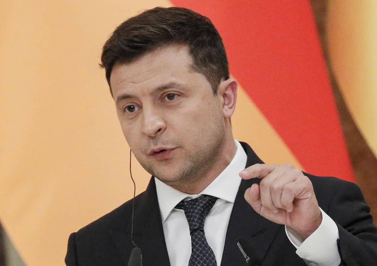 Buferone sul Festival di Sanremo, pomo della discordia: Zelensky, lo ascoltiamo o no? Conte e Salvini a braccetto nel fronte del no.