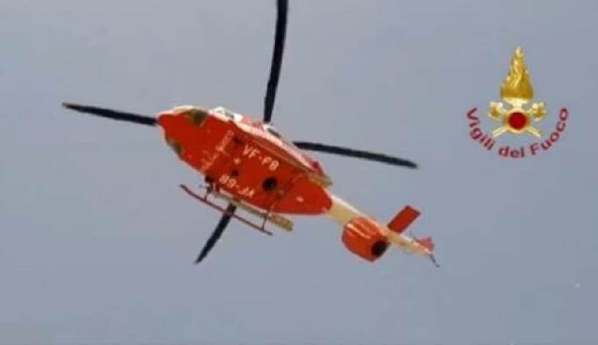 Incendio in ditta per lo stoccaggio di rifiuti a Modugno (Bari). L'ordinanza del sindaco: no attività all'aperto