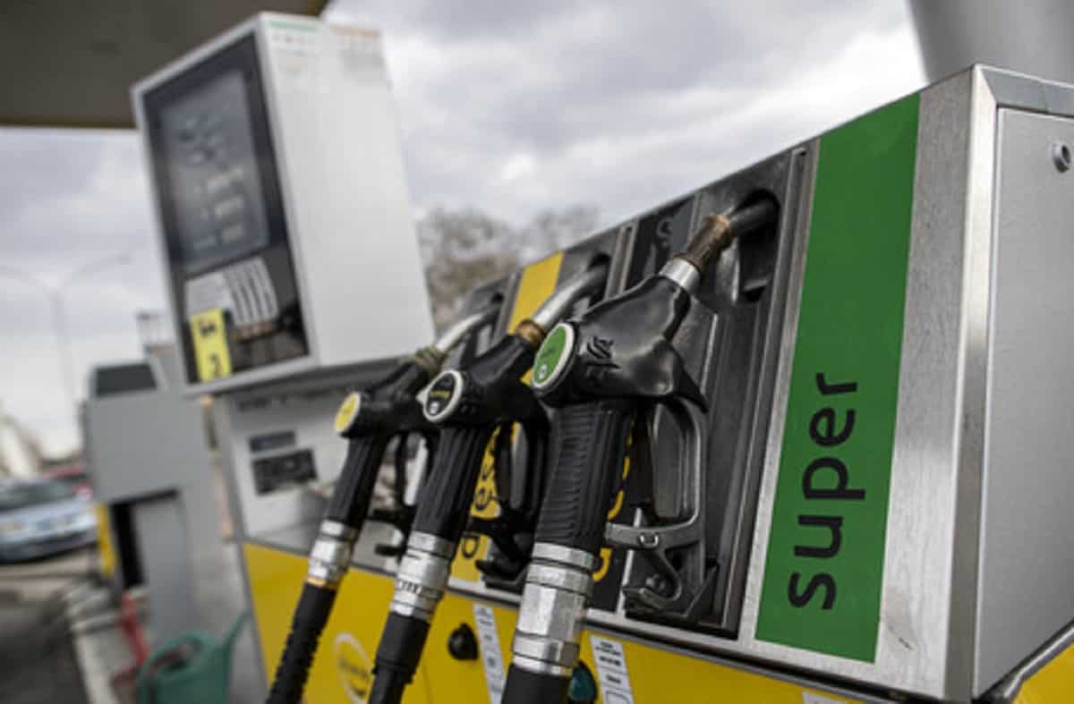 Benzina, prezzi alle stelle: in autostrada il gasolio ha toccato i 2,5 euro al litro