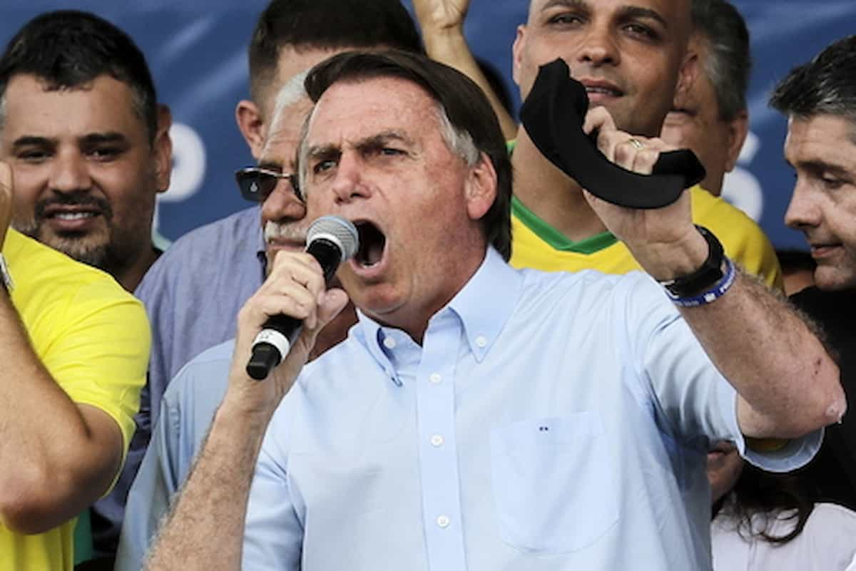 Bolsonaro, ultras incriminati col Dna dei bisogni fatti in Parlamento, lui rifugiato in Florida, sarà espulso? sarà processato? dimesso dall'ospedale