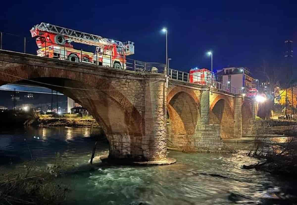 E' morto il 14enne rimasto incastrato con la sua canoa nel fiume Entella