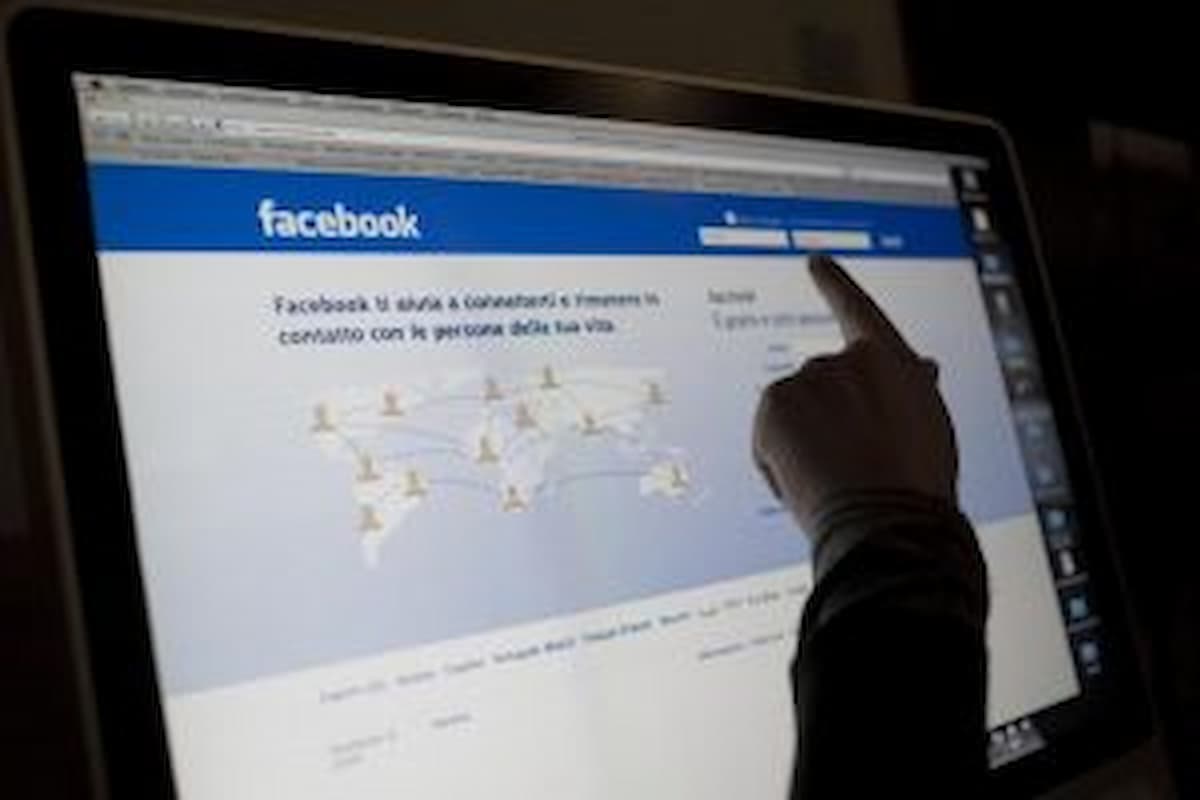 Facebook multata per il gioco ma il pericolo è come manipola i contenuti, algoritmo nemico di civiltà e democrazia