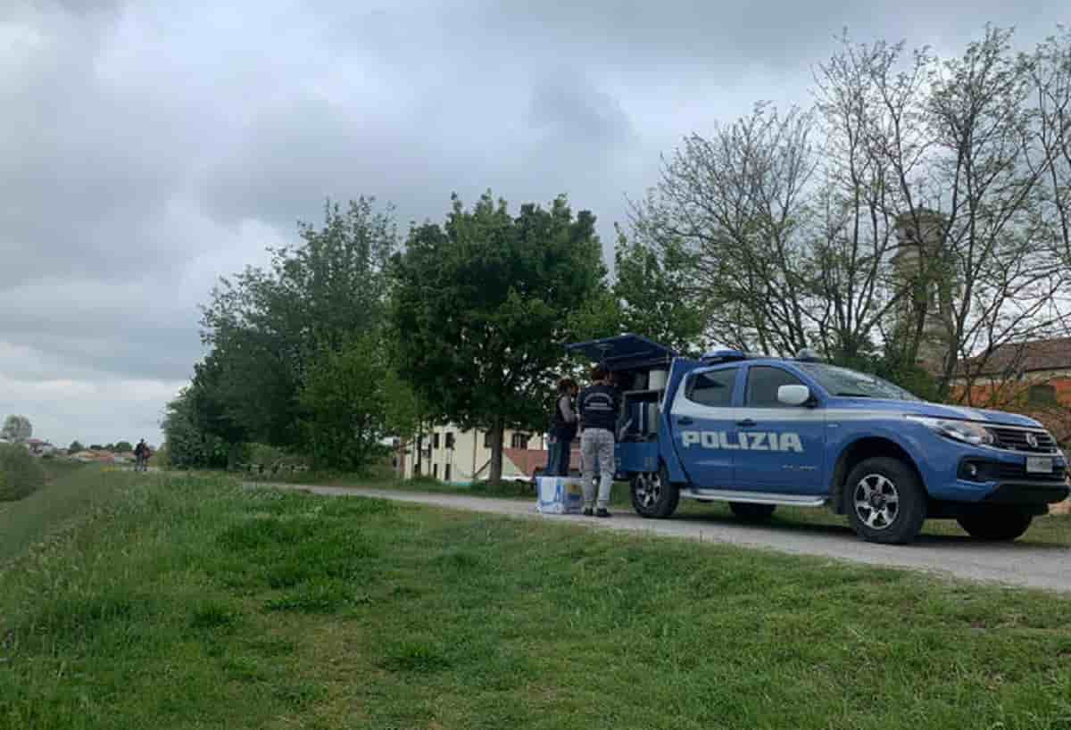 Non si ferma a un controllo della polizia e si tuffa nel fiume Brenta: morto annegato