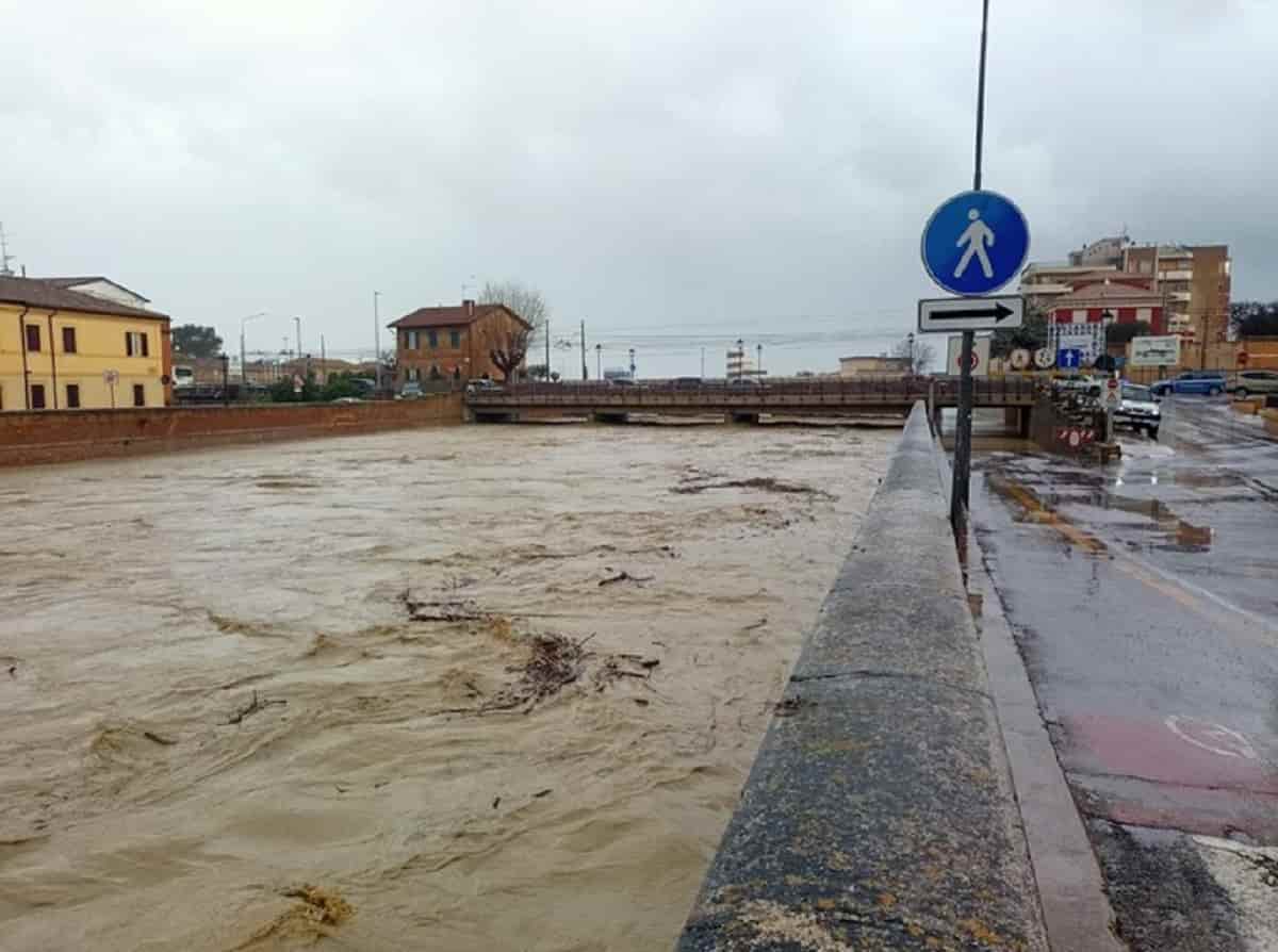 Maltempo Senigallia, livello del fiume Misa in crescita. Il Comune: "Evitare gli spostamenti"