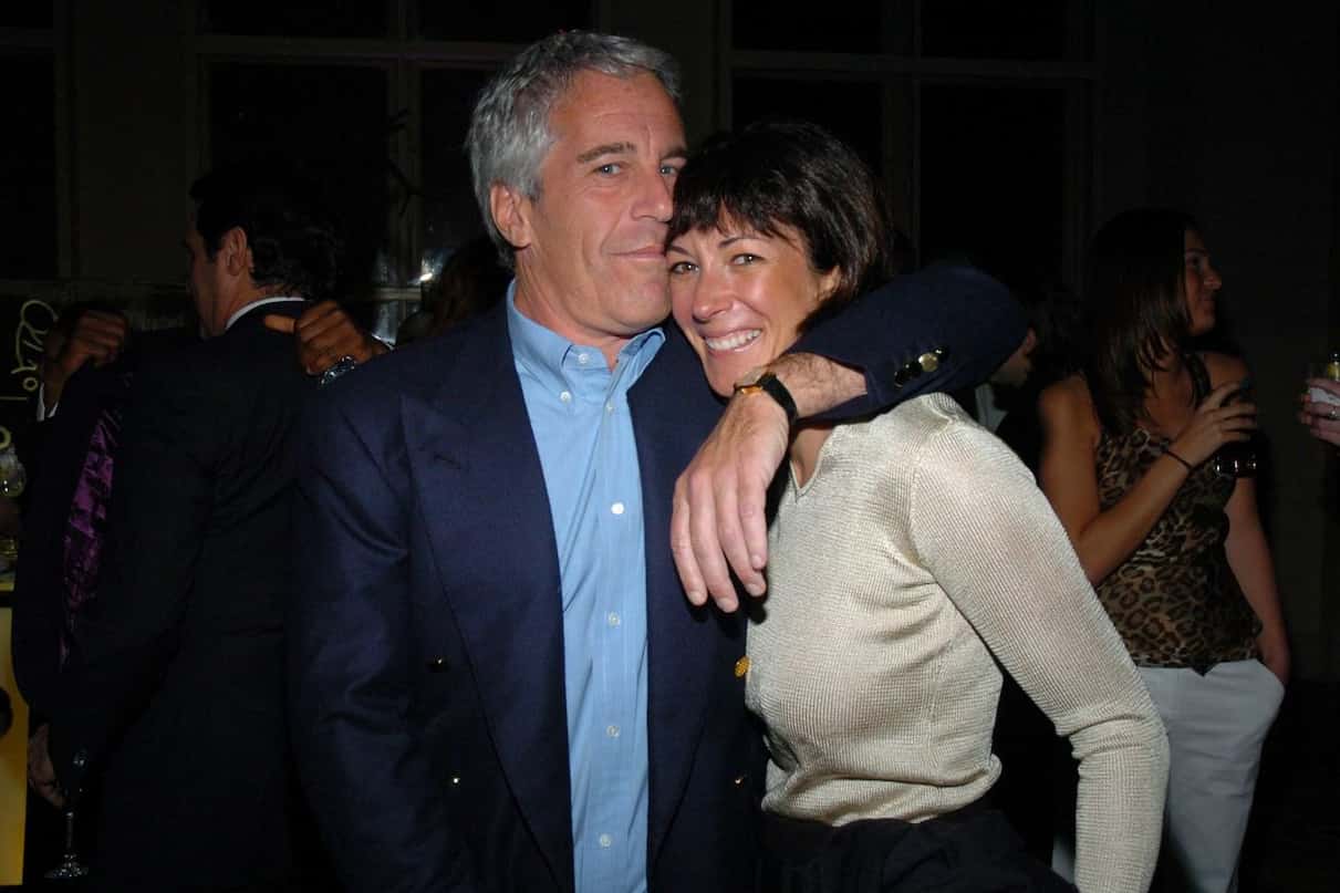 Jeffrey Epstein ucciso in carcere: Ghislaine Maxwell ne è convinta, intervista in tv in attesa dell'appello