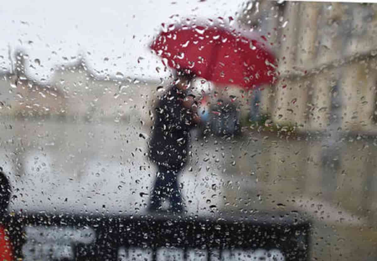 Previsioni meteo prossimi giorni: piogge, freddo e nubifragi fino a giovedì