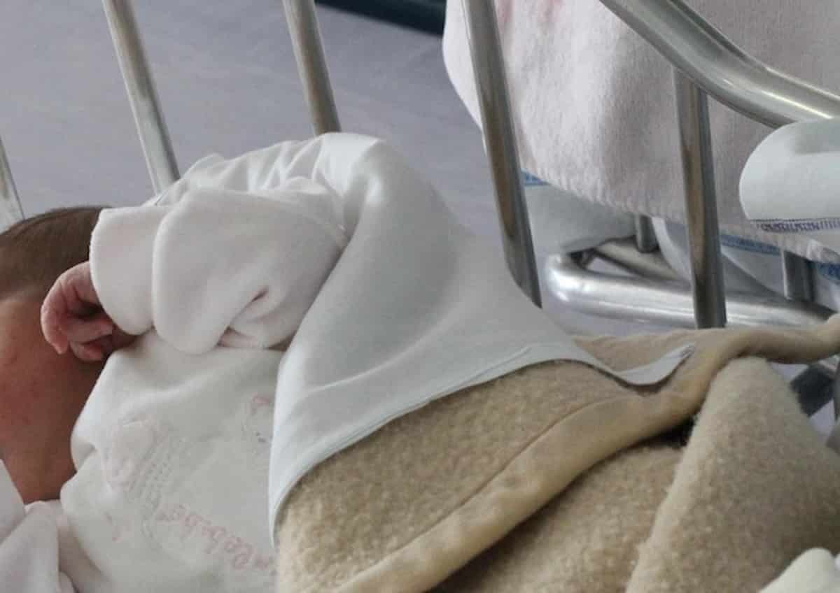 Neonato latte di mandorle