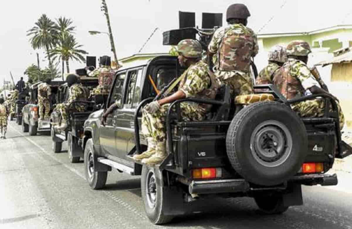 Scontro tra un autobus e un camion nel nord della Nigeria: 18 persone morte bruciate vive