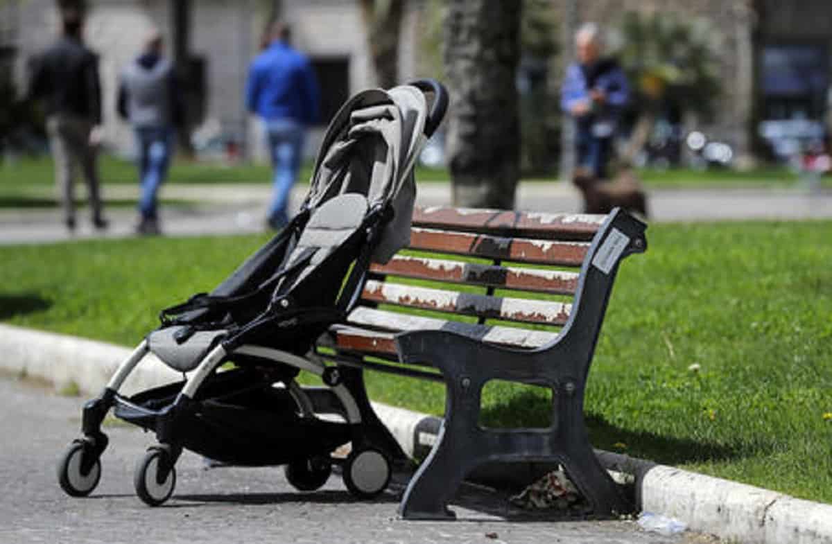 Sì ai cani e no ai neonati: coppia allontanata dal ristorante