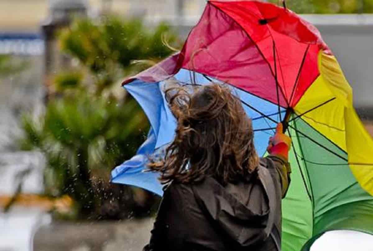 Previsioni meteo prossimi giorni: vento forte al Centro-Sud, da giovedì ancora piogge