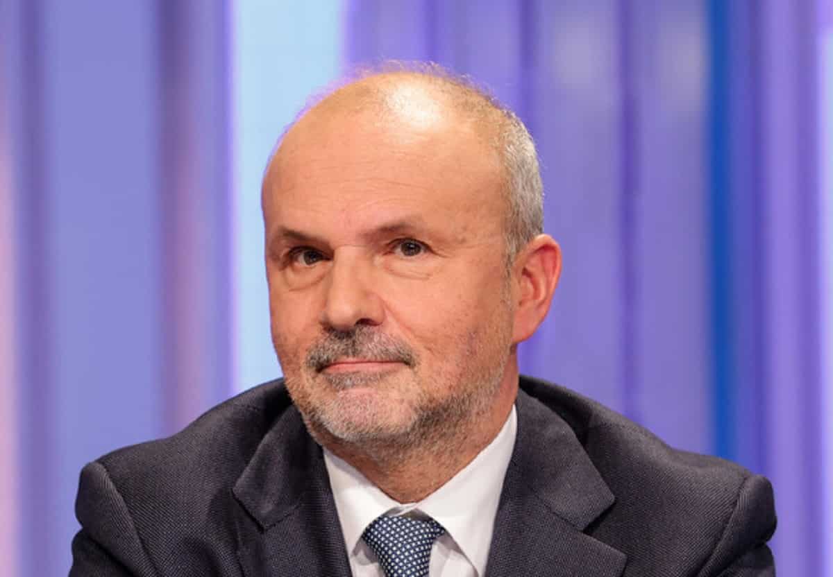 Il ministro Schillaci: "Estendere i divieti di fumo in altri luoghi all’aperto e limiti anche a e-cig e tabacco riscaldato"