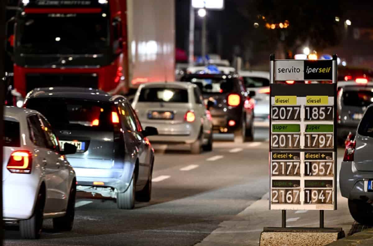 Ecco l'elenco dei distributori che resteranno aperti in Lombardia