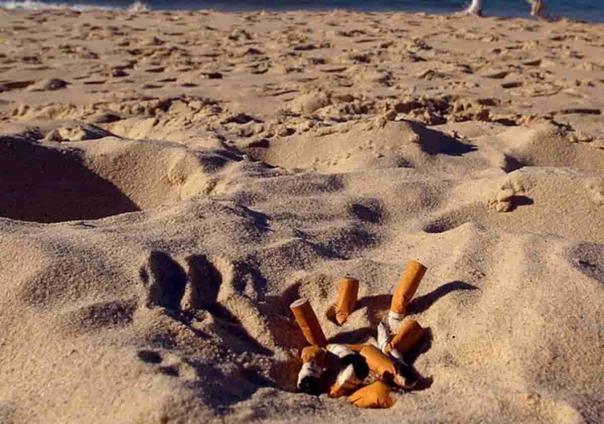 A Tenerife non si può più fumare in spiaggia: per i trasgressori multa fino a 2mila euro